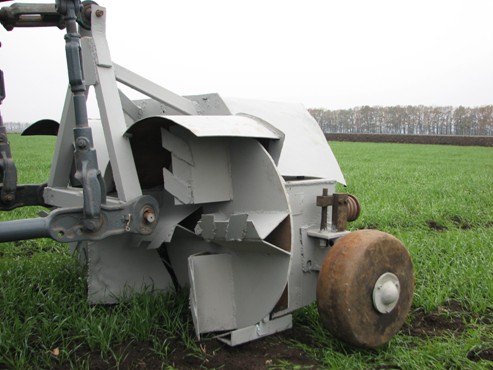 Rotary spreader of organic fertilizers